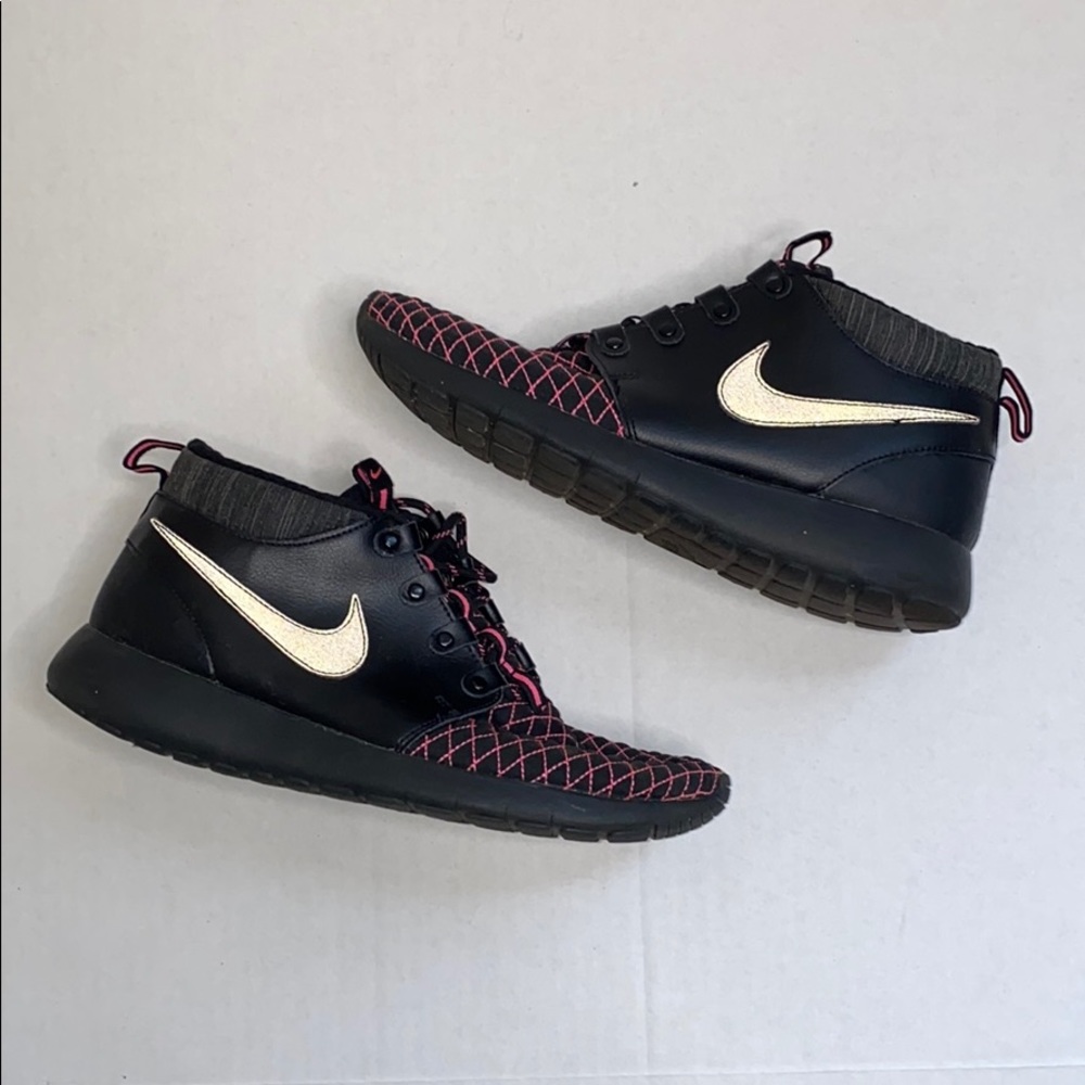 Nike Roshe One Mid GS Black Pink Pow